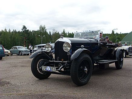 Anders Tysk dök upp i sin vackra och smått brutala Bentley.