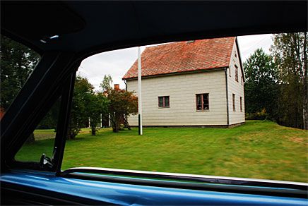 Mora-Nisse bor stiligt i sitt eternit-hus.