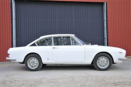 Hoppsan, vi köpte visst en ny redaktionsbil: En Lancia Flavia Coupé 1969.