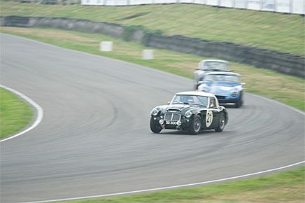 DD 300. Mycket berömd Austin Healey 3000 som så när vann Fordwater Trophy, men passerades i sista kurvan för att sluta som tvåa.