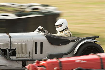 Tvåan i Brooklands Trophy, Patrick Edwards i en Frazer Nash Super Sports från -29.