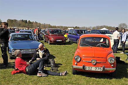 Skön blandning bilar. Citroën SM och Fiat 600.