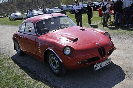 Udda Alfa Giulietta Sprint, ombyggd på 1960-talet efter en krock. Inuti: flygplansinstrumentering!
