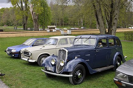 Alla årsmodeller var välkomna och det speglades inte minst bland Peugeoterna. En 301D från 1935 bredvid en 505 från 1980-talet och en 403 -62 som i sin tur parkerats bredvid en Peugeot 205 GTI 1990. En härlig blandning!