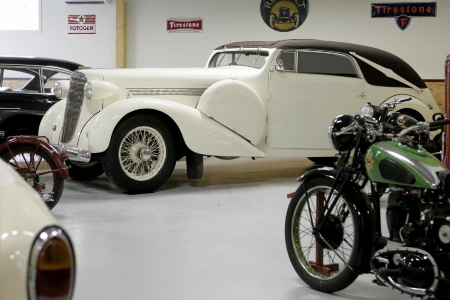 Smått vansinnig Berliet 1923/1938 med Ford sidventils V8. Efter bara ett år brann den niositsiga bilen upp, men chassit levde vidare. 1935 installerades V8:an och 1938 fick den en ny kaross i Danmark. Och vilken kaross!
