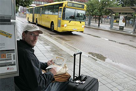 Vi tar bussen sista biten till Stockholm. Vilket nederlag!