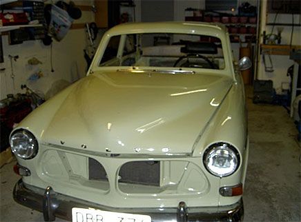 En Amazon under renovering. Den är unik så till vida att den har soltak som var monterat vid första inregistreringstillfället. Vad jag har hört finns det bara 12 st i Sverige. Jan-Eric Engquist