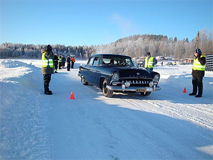 Årets sträcka var 22 mil och innehöll 32 frågor som skulle besvaras innan tidsfristen gick ut 15.30 har du inte lämnat in svarskortet då så stryks ekipaget från deltagarlistan.