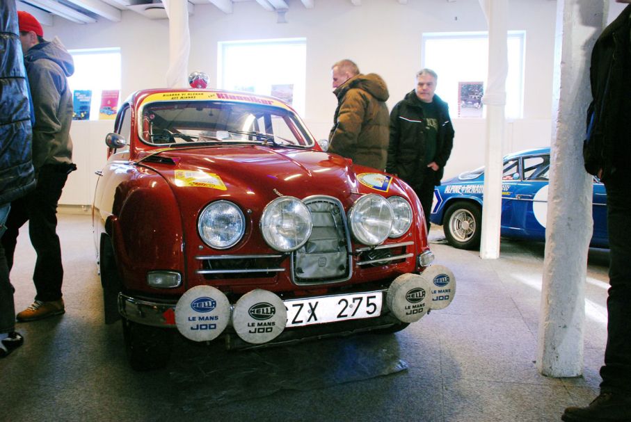Passande med en Saab Monte Carlo (1964), som visserligen inte ska vara med i tävlingen. Bilen ägs av Fredrik Ekendahl som vi skrivit om många gånger.