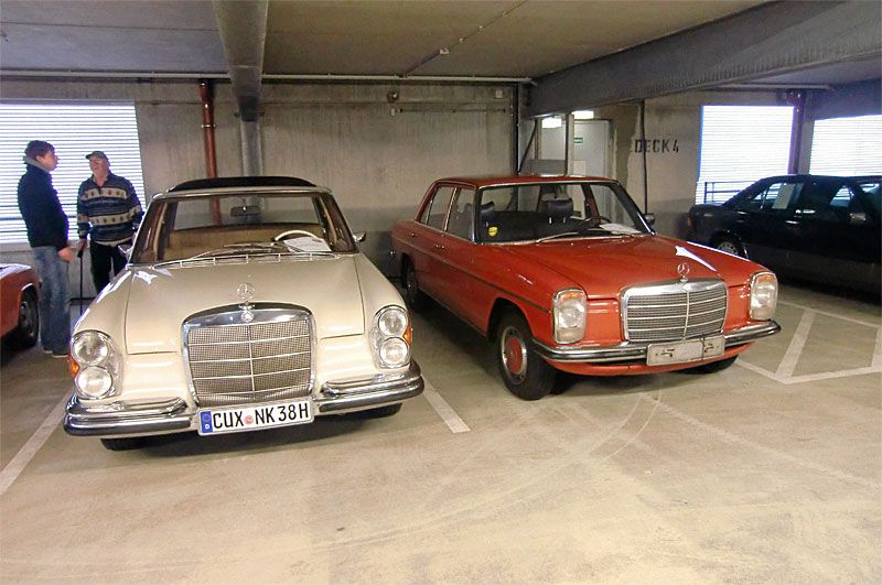 I P-garaget där privatsäljare ställde ut sina bilar stod dessa fina ”Youngtimers” från Daimler-Benz. För den vita 250S begärdes 14 500 euro. Den röda 230/6 från 1975 med bara 2 ägare var klassad som Note 2 i den tyska skalan och för den var priset 6 800euro.