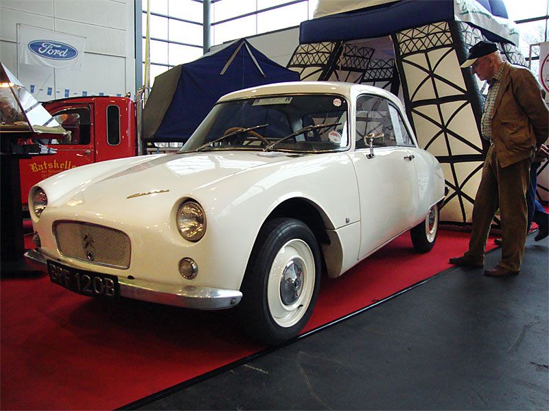Citroën för angofiler. 2CV Bijou ritades av Lotus revisor (!) Peter Kirwan-Taylor som även låg bakom Lotus Elite. Bara 212 exemplar lämnade fransmännens fabrik utanför London.