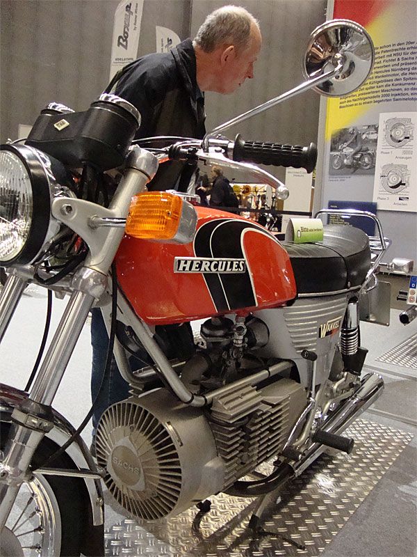 Innan Norton provade tyska Hercules att bygga wankel-motorcyklar. Trots 26 hk och sex växlar blev det ingen succé.