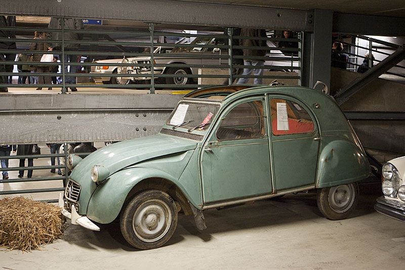 Det var mer rost och bucklor bland salubilarna denna gång. Mercedes och BMW ser sällan bra ut i slik kostymering, men en 2CV blir bara snyggare om den varit med lite.