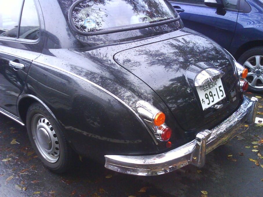 ... som bygger på Nissan Micra, se bakdörrarna till exempel.