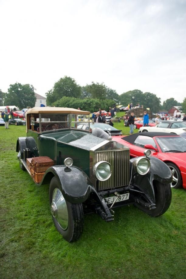 Åldersspannet var stort. Rolls-Royce från 1930-talet.
