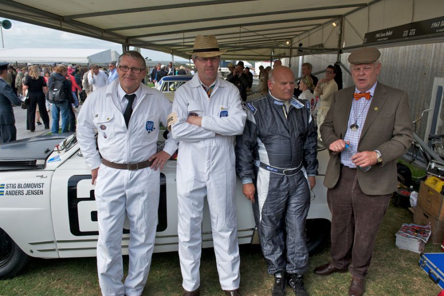 Saab 96, -63. Teamet från Borås består av Hans Eklund, Ulf Larsson, Stig Blomqvist och bilens ägare Anders Jensen