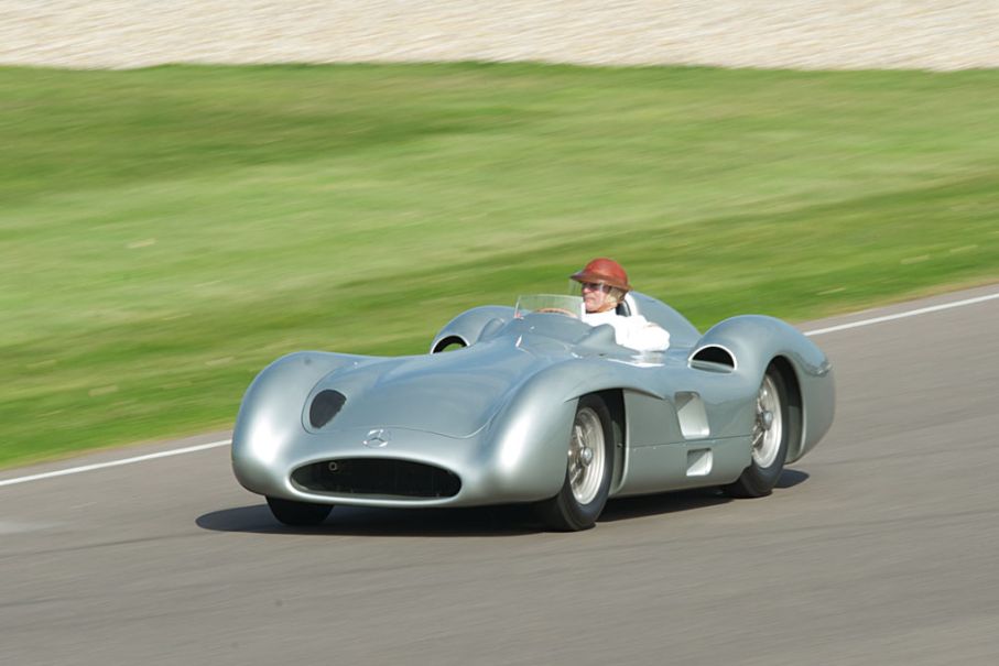 Juan Manuel Fangio II i en MB W 196 R Streamliner från 19