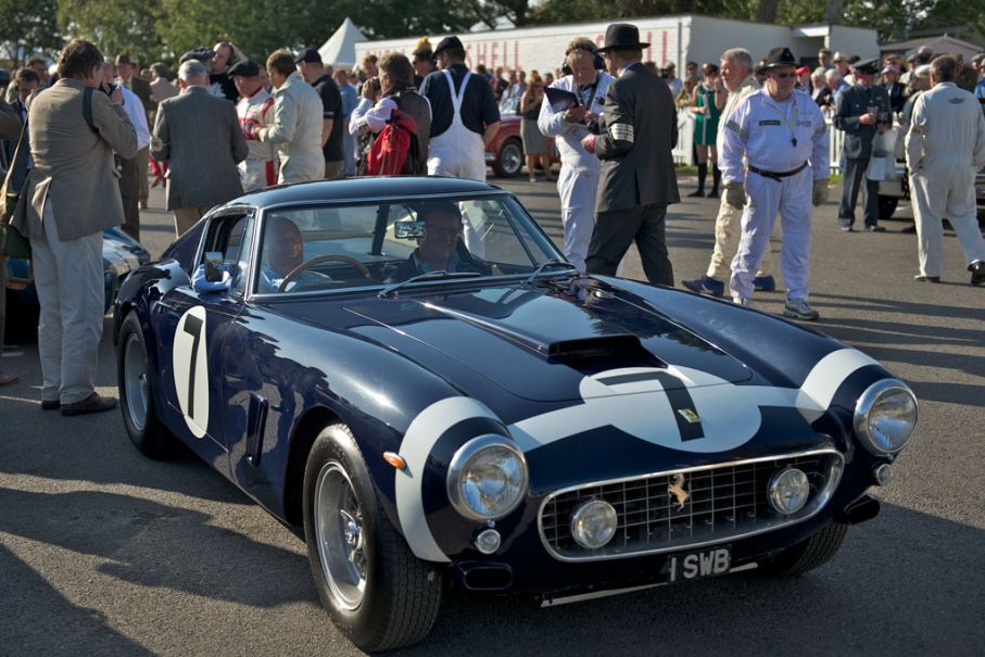 Sir Stirling i den Ferrari 250 GT SWB som han vann 1961-års RAC TT på Goodwood med.