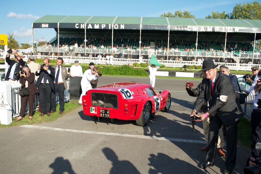 Ferrari 250 GT SWB, -61. Mer känd som ”the Breadvan”. På väg ut med brödleveranser.