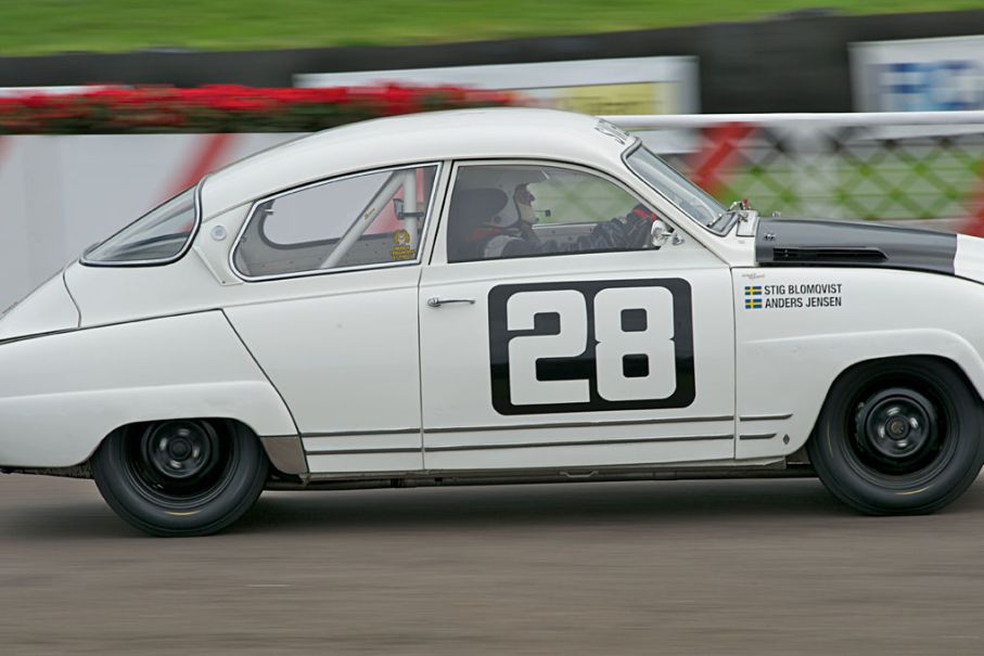 Stig Blomqvist pressar Saaben.