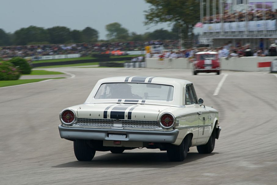 En Ford Galaxie 500, -63 med sjuliters motor deltog i samma lopp som Saaben. Snacka om att tävla på olika villkor…