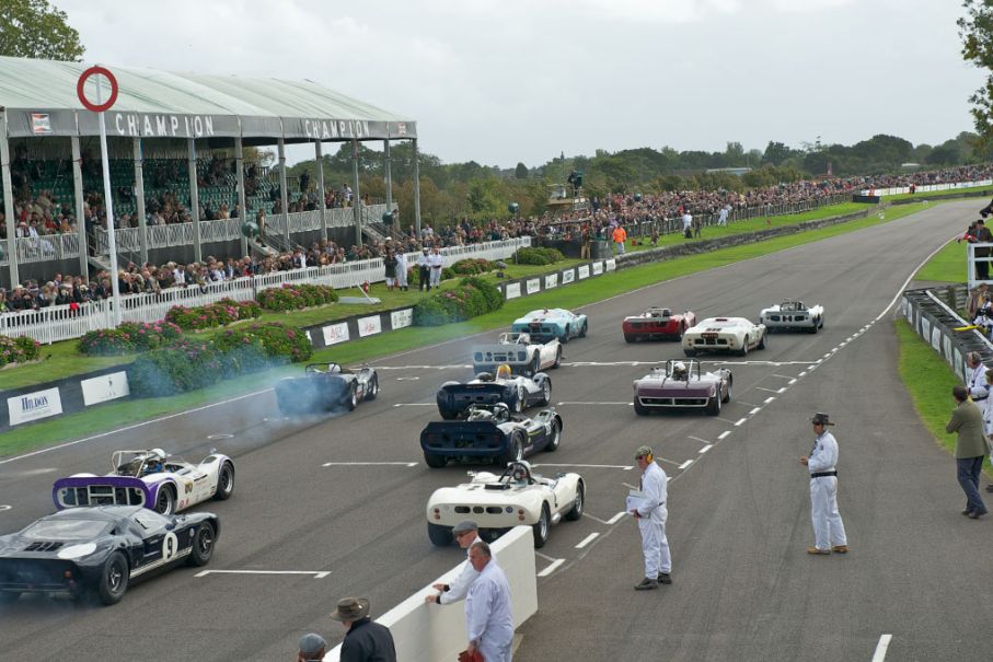 Starten av ”Whitsun Trophy” för sportracerprototyper tillverkade mellan 1963-66.