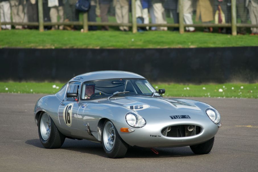 Jochen Mass i en ”semi-lightweight-lowdrag-coupe” replik, -63