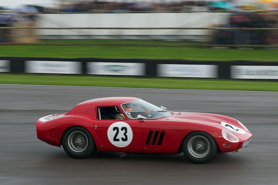 Derek Bell i en Ferrari 250 GTO -64