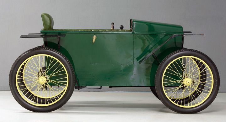 Slaby Beringer 1920 var verkligen en låda, en trälåda med elmotor, kedjedrift och cykelhjul. Detta var ett ''kommiss''fordon främst avsett för krigsinvalider hemma i Tyskland.