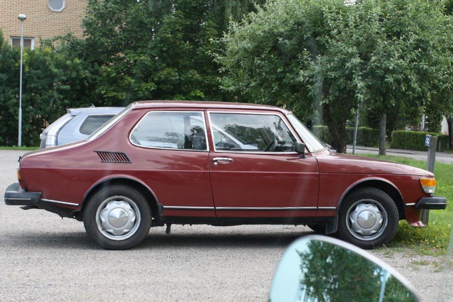 Kardinalröd 99GL i Katrineholm