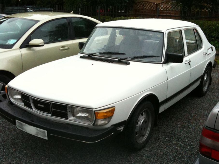 SAAB 99GL 1982 med fyra dörrar
