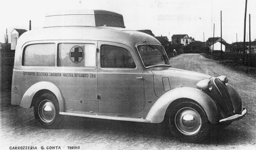 Nyttofordon byggdes många på 1100, ambulans från Conta 1939