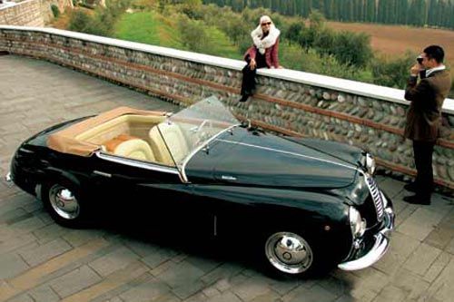 en cabriolet från Castagna, med sk "vutotal"-ruta, alltså utan stolpar.