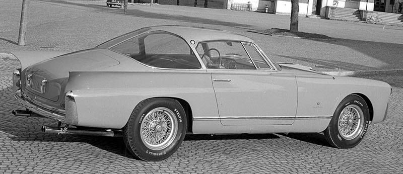 Och en 410 Superamerica med fenor och delad bakruta från Boano 1956