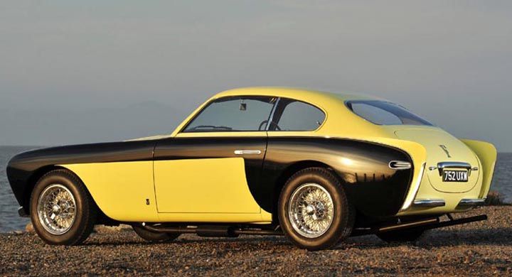 En tjuvstart med fenmode redan 1952, då denna Ferrari 212 Inter fick kaross med rakbladsvass bakända från Vignale.