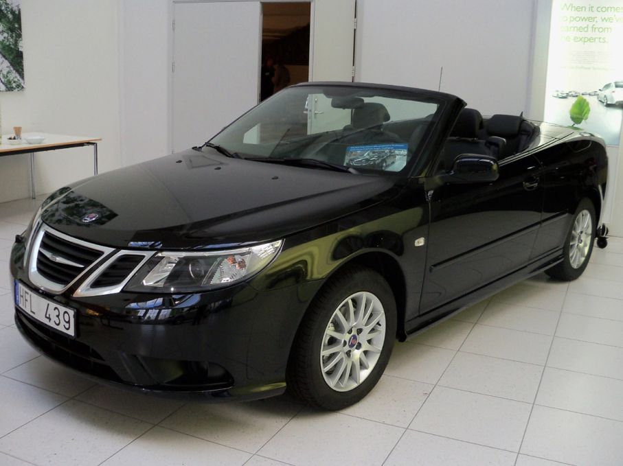 första SAAB-cabrioleten bygg i Trollhättan, innan har alla gjorts hos valmet i Finland