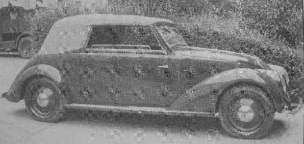 1935-39 års 1500 hade en låg sluttande front som syns på denna cabriolet från Viotti-Revelli 1936