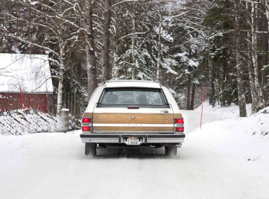 Claes hermansson, välkänd Kaiserförare, körde denna dag Buick Electra estate wagon från 1987