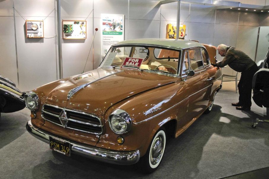 Som sig bör tittar jag först på en Borgward Isabella som ju tillverkades här i Bremen. Det här exemplaret hade sålts ny i Kalifornien och på senare tid återkommit till Tyskland och renoverats.