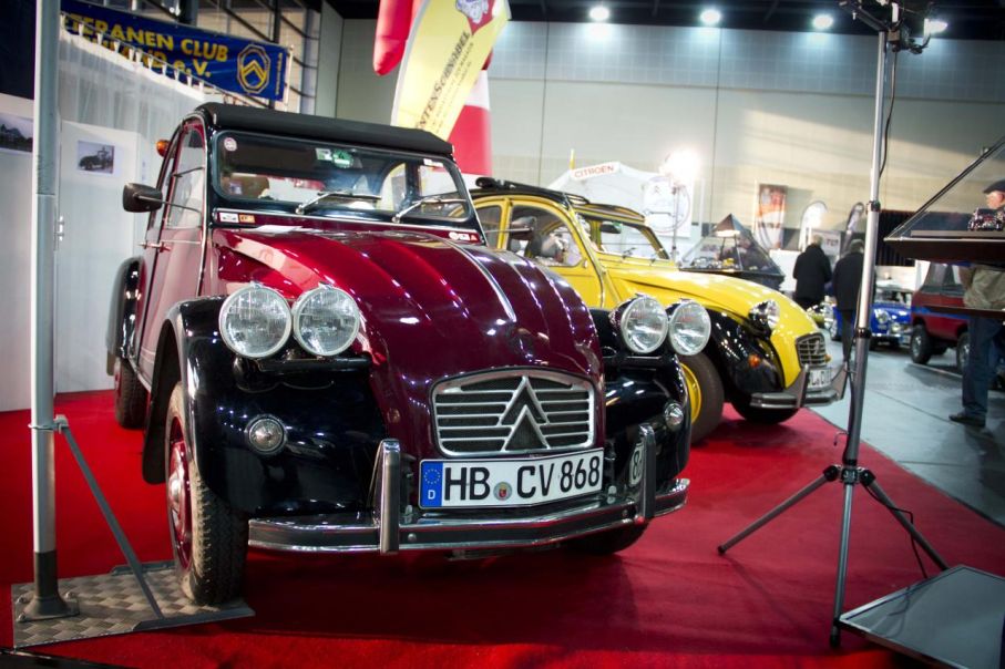 Dubbelt upp! En Citroën 2CV med 650-kubiks LNA-motor behöver lite extra ljus eftersom den går så mycket fortare än originalet.