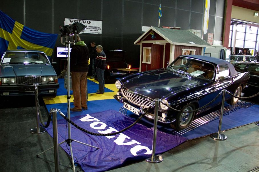 Bremens egen trevliga Volvoklubb var på plats som vanligt med röd stuga, svenska flagga och älghuvud. Och en tidig Volvo 760 GLE som firade 30 år dagen före mässans öppnande.
