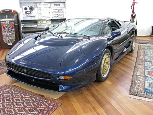 och den sällsynta superbilen XJ220, modern klassiker