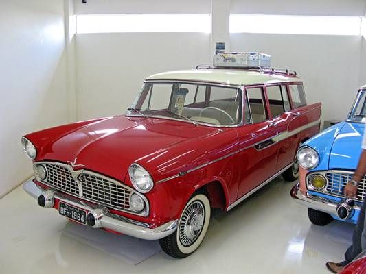 Och samlingen består av en hel del inhemska klenoder också, Simca Jangada 1964