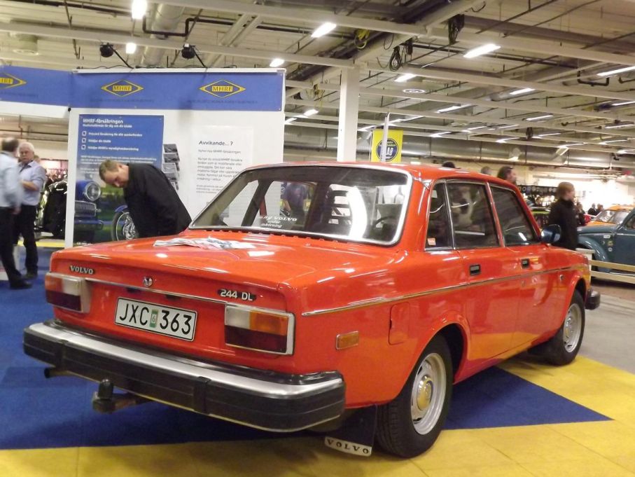 en annan Volvo som det pratats mycket om och dessutom vald till årets Klassiker, Johan Falcks knallorange 244DL från 1978 återfanns i MHRF:s monter.