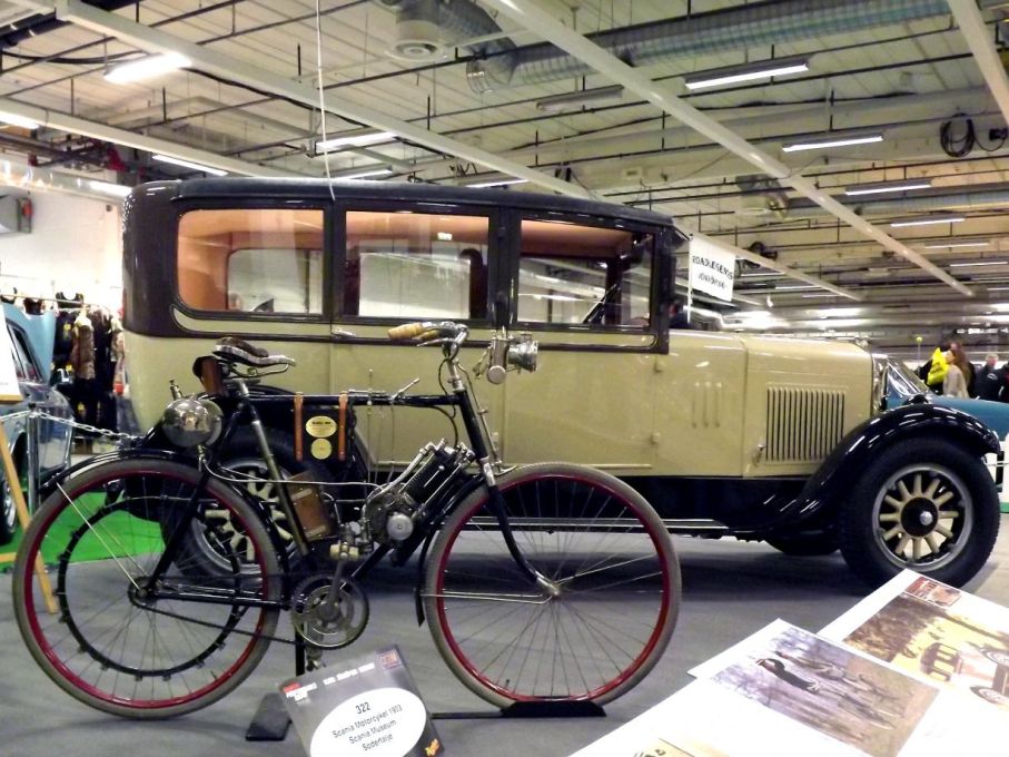 Ett äldre stycke svensk bilhistoria, Scanias museum i Södertälje ställde upp med bland annat denna motorcykel som firman byggde 1903.