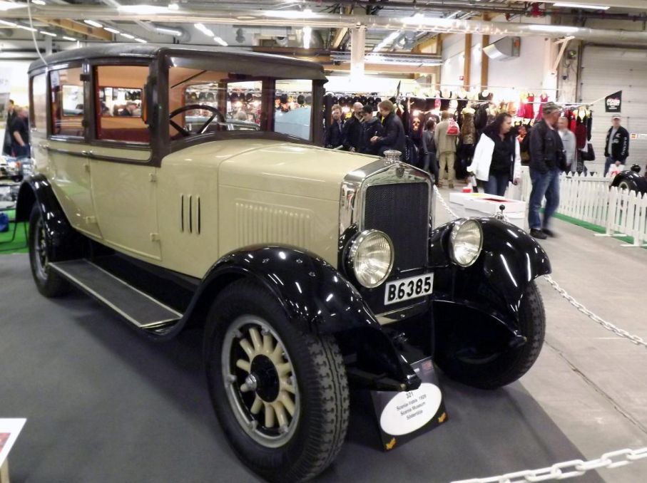 och den sista personbilen som byggdes hos Scania 1929.