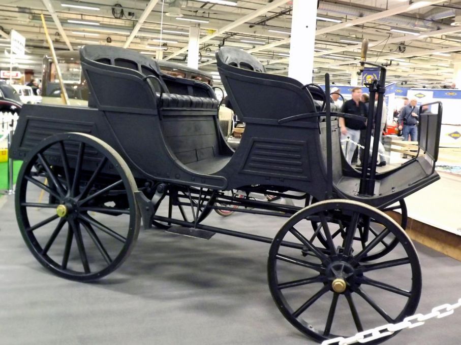 Äldst i samlingen, Vabis anno 1897 det första egentliga försöket att få igång en svensk bilindustri. Vabis slogs ihop med Scania 1911.