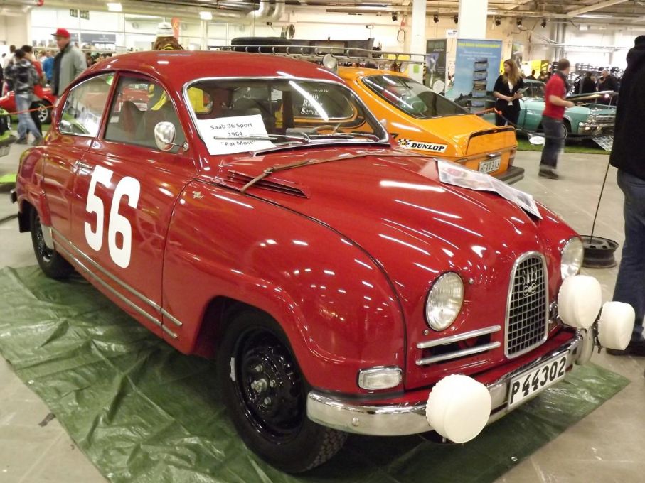 En del av saabs gedigna tävlingshistoria fanns på plats också, Saab sport 1964 en gång i tiden körd av Pat Moss.