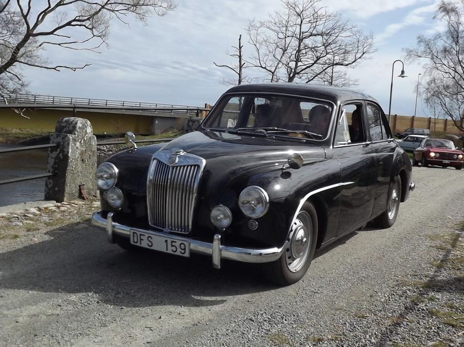 Magnette 1956 över bron.
