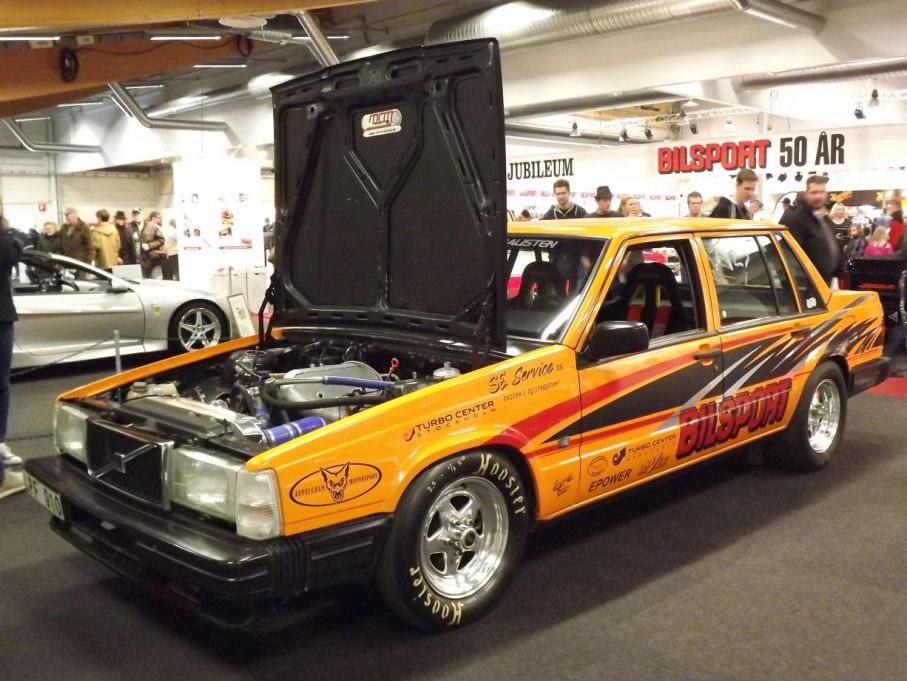Modernare tider hos Bilsport, Volvo 740 dragracer, som dessutom går ruskigt fort